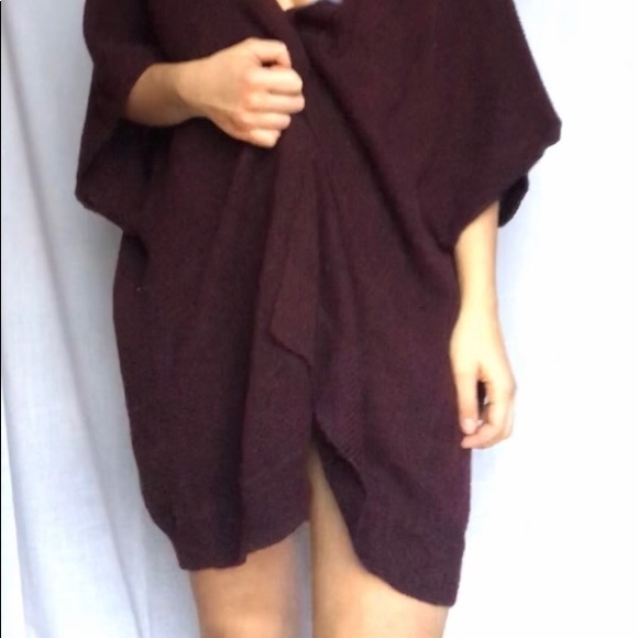 Community Iconic Cape - Picture 4 of 8